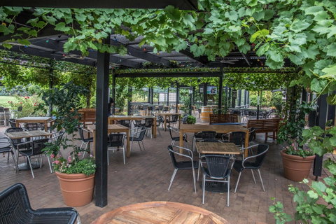 Mick O\'Sheas - Accommodation Newcastle 38