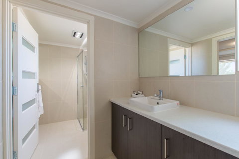 Mick O\'Sheas - Accommodation Newcastle 28