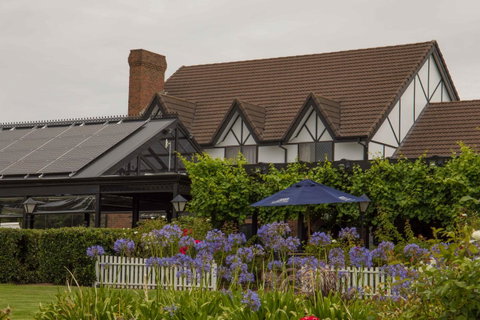 Mick O\'Sheas - Accommodation Newcastle 37