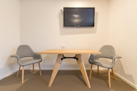 Mick O\'Sheas - Accommodation Newcastle 8