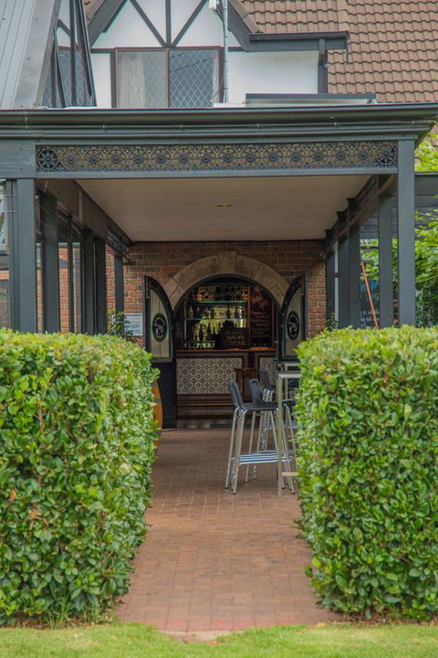 Mick O\'Sheas - Accommodation Newcastle 40