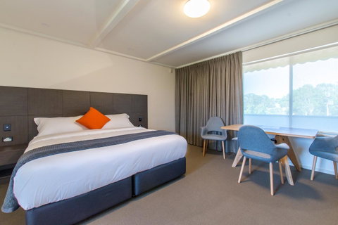 Mick O\'Sheas - Accommodation Newcastle 16