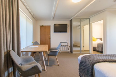 Mick O\'Sheas - Accommodation Newcastle 5