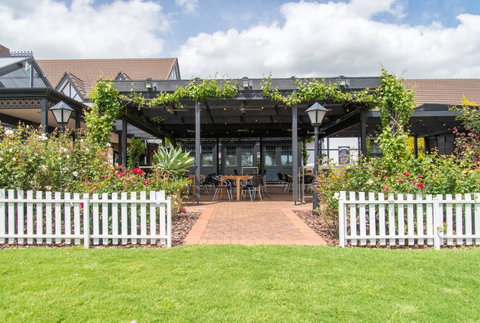 Mick O\'Sheas - Accommodation Newcastle 39
