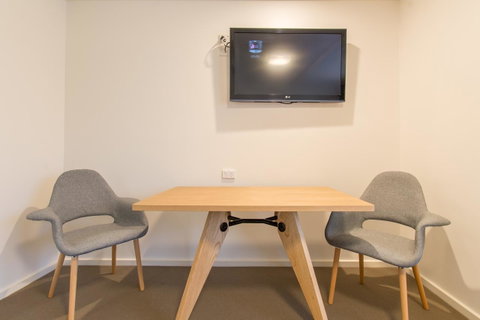 Mick O\'Sheas - Accommodation Newcastle 13