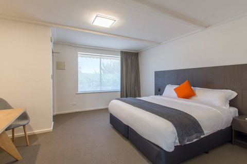 Mick O\'Sheas - Accommodation Newcastle 9