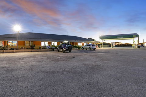 Border Village Roadhouse - Accommodation Newcastle 2