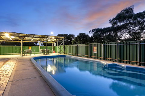 Border Village Roadhouse - Accommodation Newcastle 4