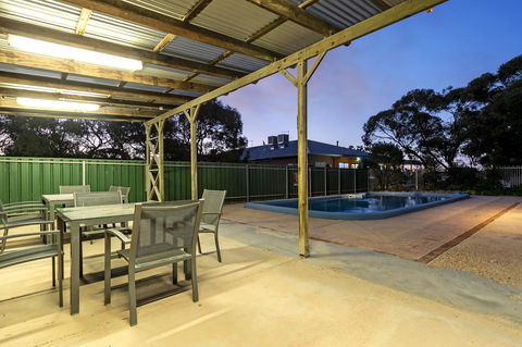 Border Village Roadhouse - Accommodation Newcastle 23