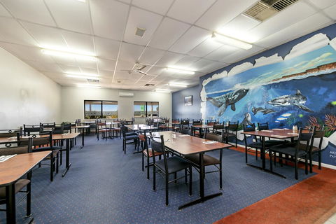 Border Village Roadhouse - Accommodation Newcastle 7