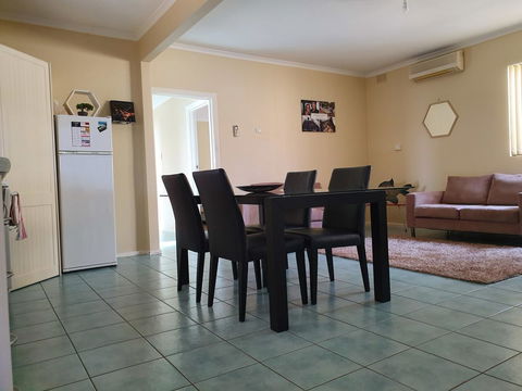 Super Central Location - Accommodation Newcastle 6