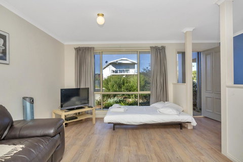 The Lighthouse - Port Willunga - C21 SouthCoast Holidays - Accommodation Newcastle 9