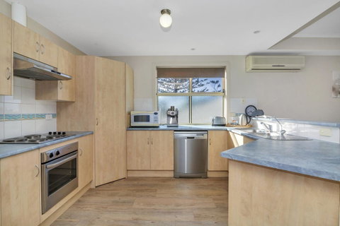 The Lighthouse - Port Willunga - C21 SouthCoast Holidays - Accommodation Newcastle 6