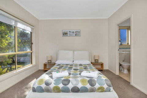 The Lighthouse - Port Willunga - C21 SouthCoast Holidays - Accommodation Newcastle 3