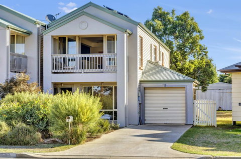 The Lighthouse - Port Willunga - C21 SouthCoast Holidays - Accommodation Newcastle 0
