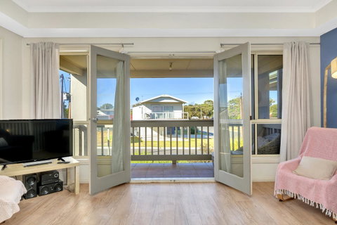 The Lighthouse - Port Willunga - C21 SouthCoast Holidays - Accommodation Newcastle 2