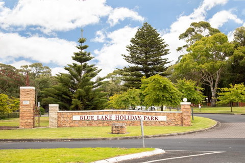 Blue Lake Holiday Park - Accommodation Newcastle 0