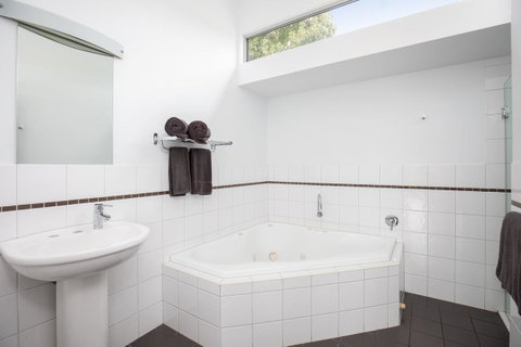 Blue Lake Holiday Park - Accommodation Newcastle 42