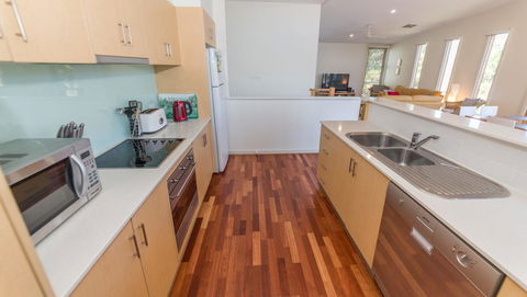 South Shores Villa 31 - South Shores Normanville - Accommodation Newcastle 4