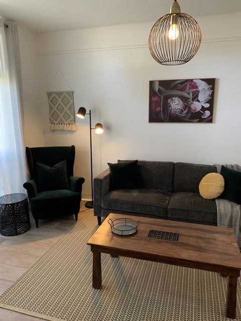 Sunshine Four - Accommodation Newcastle 9