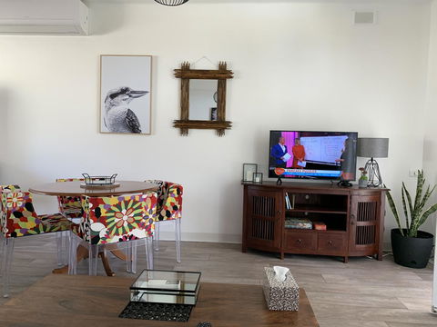 Sunshine Four - Accommodation Newcastle 4