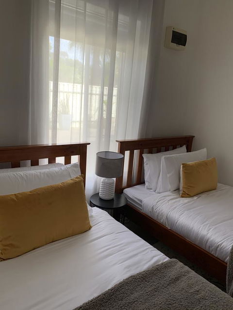 Sunshine Four - Accommodation Newcastle 35