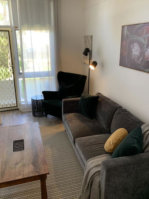Sunshine Four - Accommodation Newcastle 7