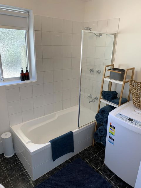 Sunshine Four - Accommodation Newcastle 37