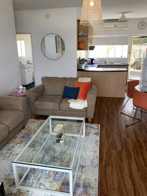 Sunshine Three - Accommodation Newcastle 7