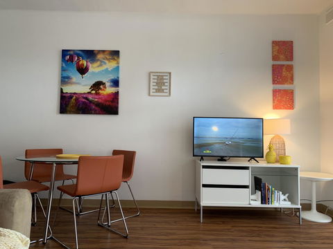 Sunshine Three - Accommodation Newcastle 6