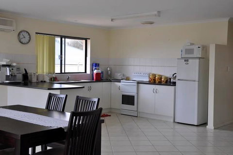 The Club House - Accommodation Newcastle 5