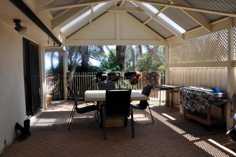 The Club House - Accommodation Newcastle 1