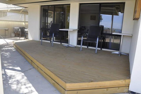 The Club House - Accommodation Newcastle 0
