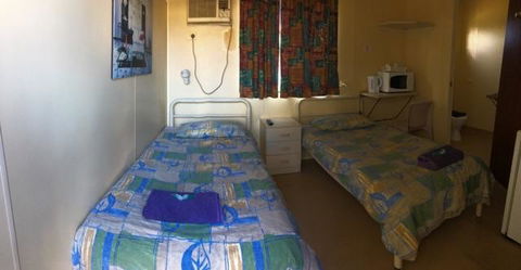 A1Cabins - Accommodation Newcastle 4