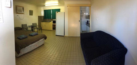 A1Cabins - Accommodation Newcastle 3