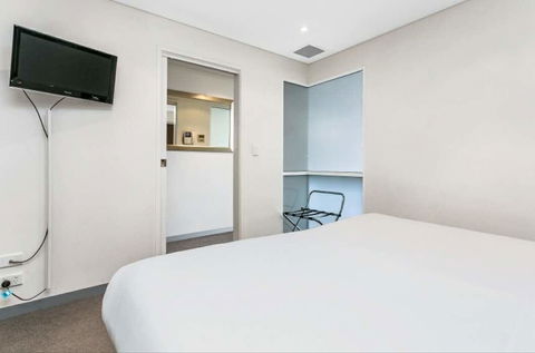 Oaks Horizon+city View+free Parking - Accommodation Newcastle 5