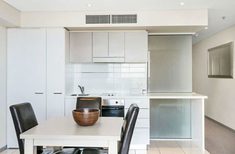 Oaks Horizon+city View+free Parking - Accommodation Newcastle 3