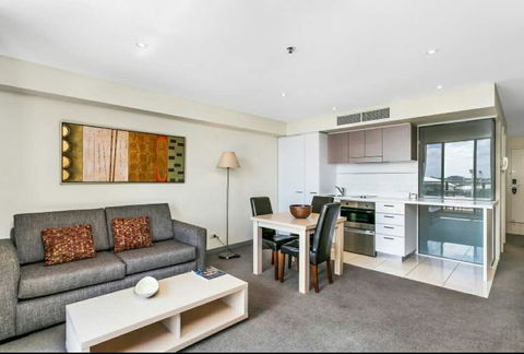 Oaks Horizon+city View+free Parking - Accommodation Newcastle 1