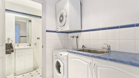 Salt Waterfront Apartment - Accommodation Newcastle 2