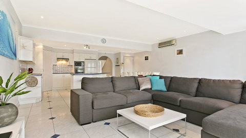 Salt Waterfront Apartment - Accommodation Newcastle 8