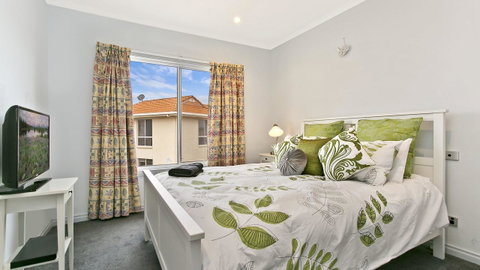 Salt Waterfront Apartment - Accommodation Newcastle 12