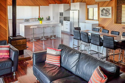 Seacroft - Accommodation Newcastle 5