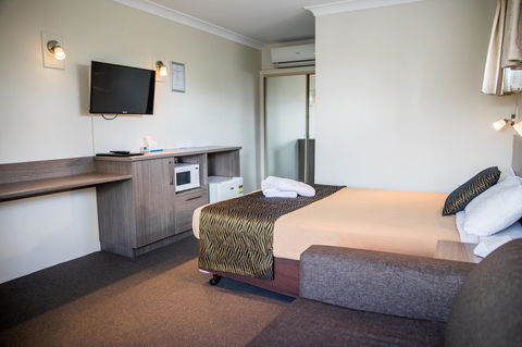 Lilac City Motor Inn & Steakhouse - Accommodation Newcastle 9
