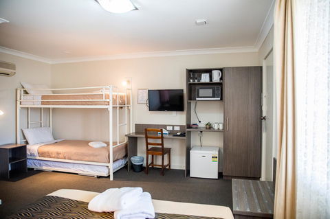 Lilac City Motor Inn & Steakhouse - Accommodation Newcastle 3