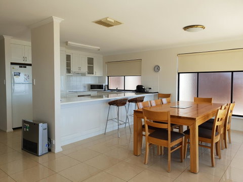 South Shores - Accommodation Newcastle 8