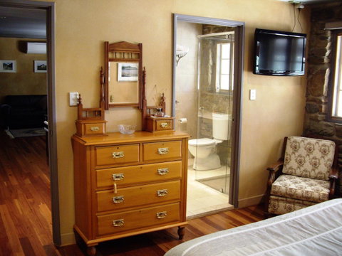 1860 Wine Country Cottages - Accommodation Newcastle 15