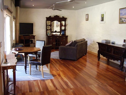 1860 Wine Country Cottages - Accommodation Newcastle 16