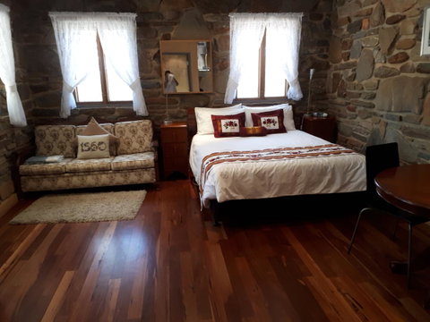 1860 Wine Country Cottages - Accommodation Newcastle 1