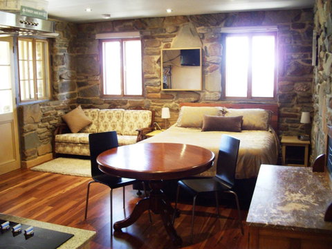 1860 Wine Country Cottages - Accommodation Newcastle 10