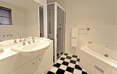 St Francis Winery - Accommodation Newcastle 12